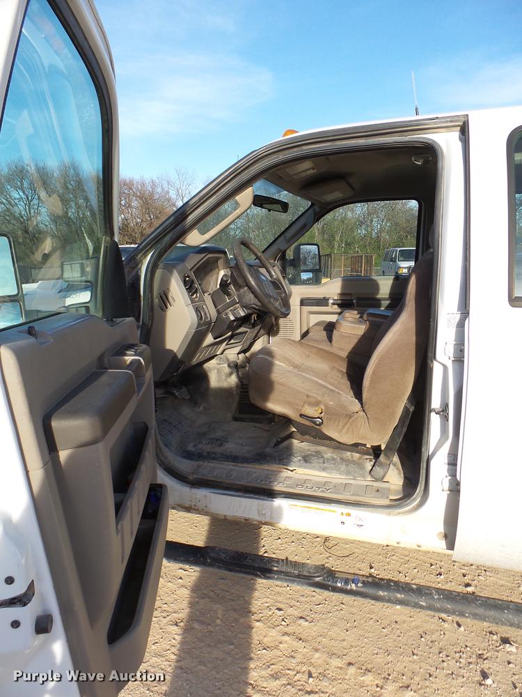 image for item DB2435 2009 Ford F550 Super Duty XL Crew Cab truck cab and chassis