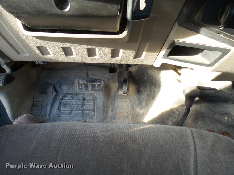 image for item DB2435 2009 Ford F550 Super Duty XL Crew Cab truck cab and chassis