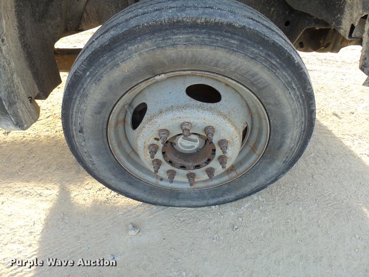 image for item DB2435 2009 Ford F550 Super Duty XL Crew Cab truck cab and chassis