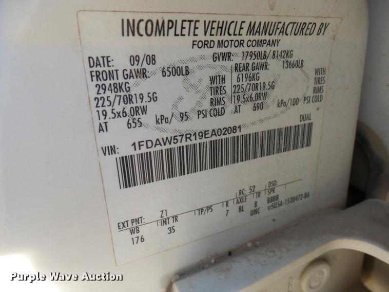 image for item DB2435 2009 Ford F550 Super Duty XL Crew Cab truck cab and chassis