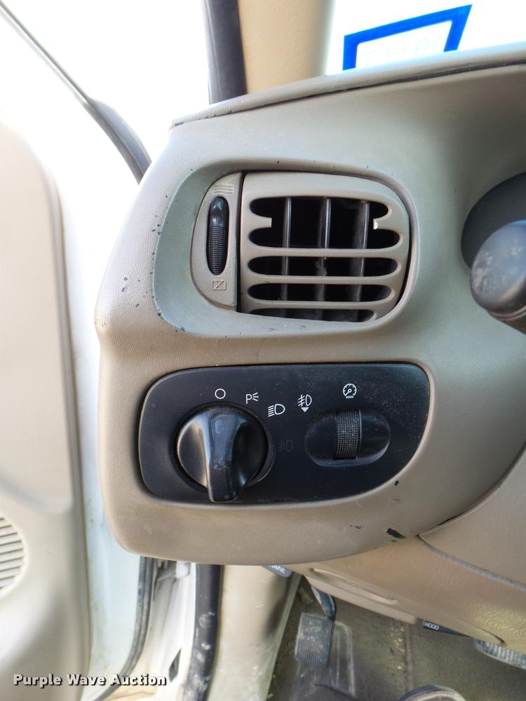 image for item DB2436 2002 Ford F150 SuperCab pickup truck