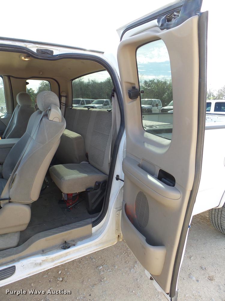 image for item DB2436 2002 Ford F150 SuperCab pickup truck