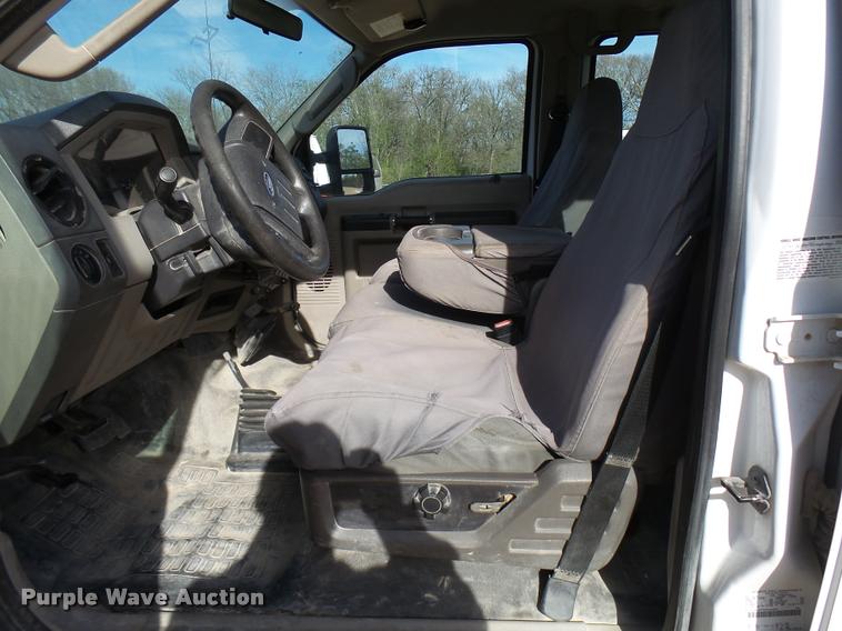 image for item DB2438 2009 Ford F550 Super Duty Crew Cab truck cab and chassis