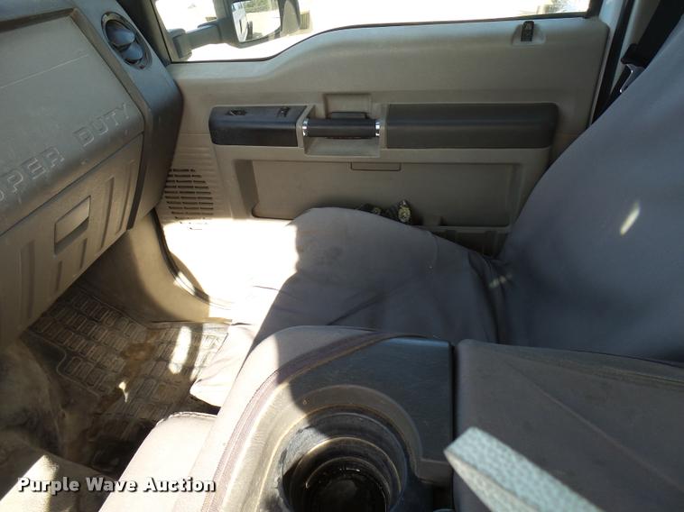 image for item DB2438 2009 Ford F550 Super Duty Crew Cab truck cab and chassis