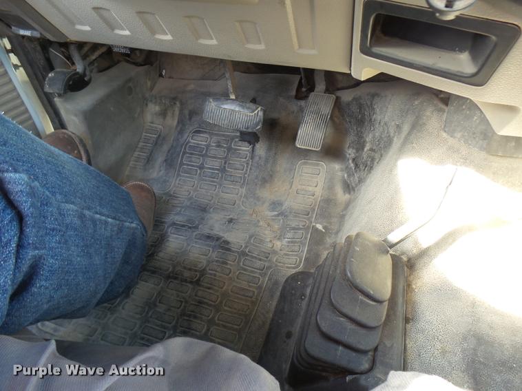 image for item DB2438 2009 Ford F550 Super Duty Crew Cab truck cab and chassis