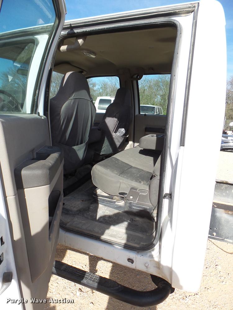 image for item DB2438 2009 Ford F550 Super Duty Crew Cab truck cab and chassis