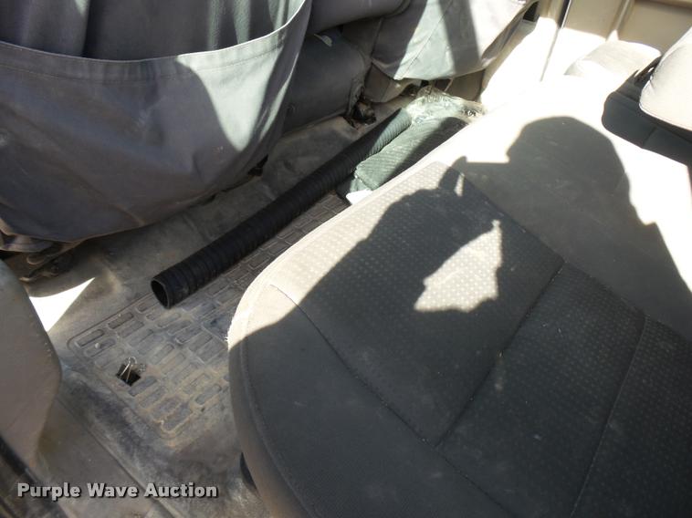 image for item DB2438 2009 Ford F550 Super Duty Crew Cab truck cab and chassis