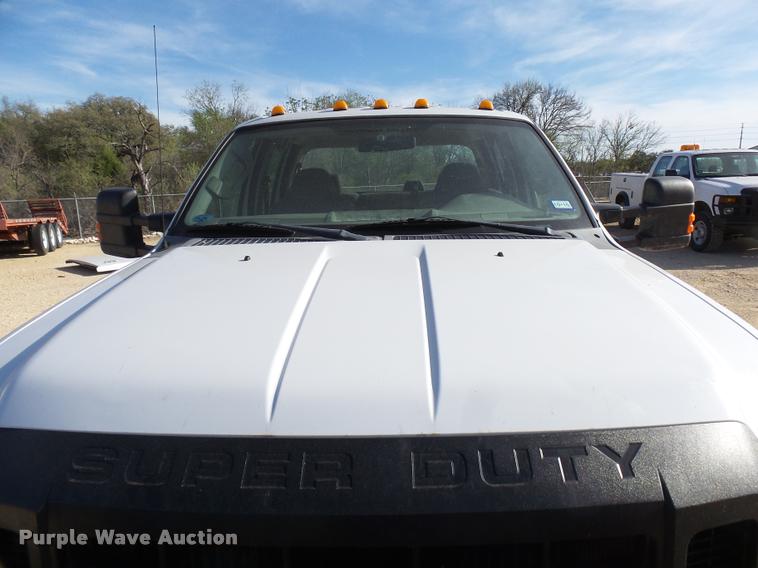 image for item DB2438 2009 Ford F550 Super Duty Crew Cab truck cab and chassis