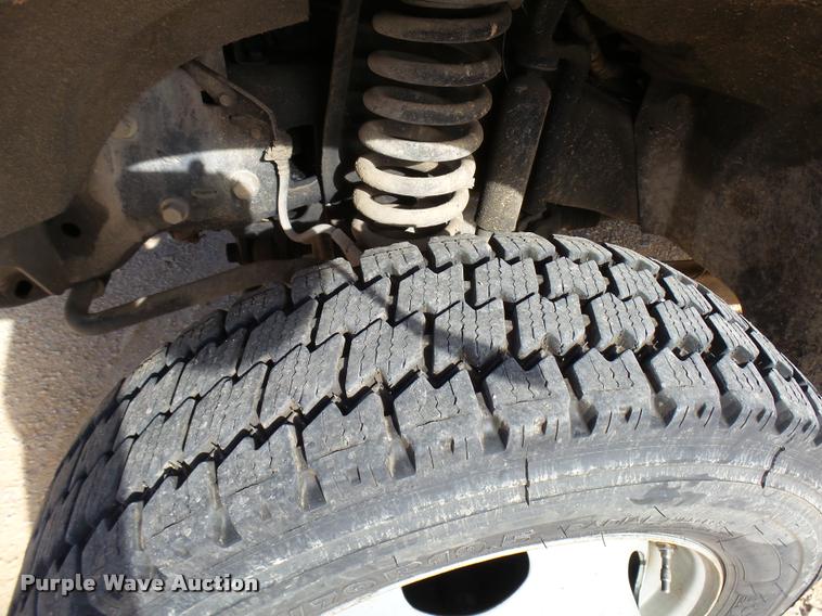 image for item DB2438 2009 Ford F550 Super Duty Crew Cab truck cab and chassis