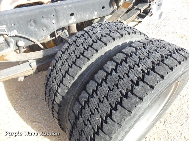 image for item DB2438 2009 Ford F550 Super Duty Crew Cab truck cab and chassis