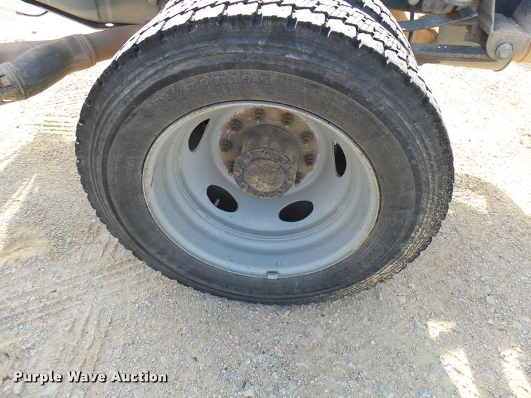 image for item DB2438 2009 Ford F550 Super Duty Crew Cab truck cab and chassis