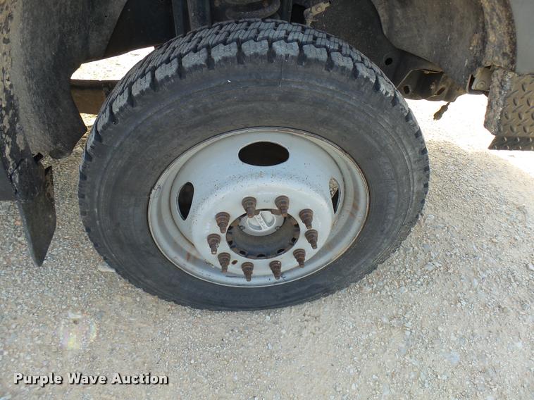 image for item DB2438 2009 Ford F550 Super Duty Crew Cab truck cab and chassis