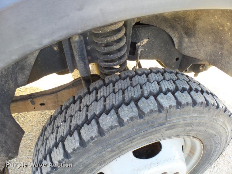 image for item DB2438 2009 Ford F550 Super Duty Crew Cab truck cab and chassis