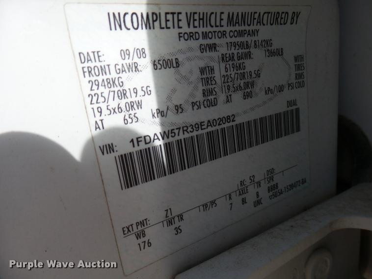 image for item DB2438 2009 Ford F550 Super Duty Crew Cab truck cab and chassis