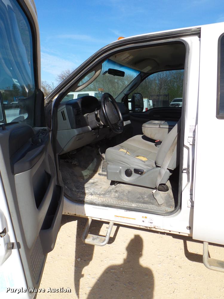 image for item DB2439 2007 Ford F550 Super Duty XL Crew Cab flatbed truck