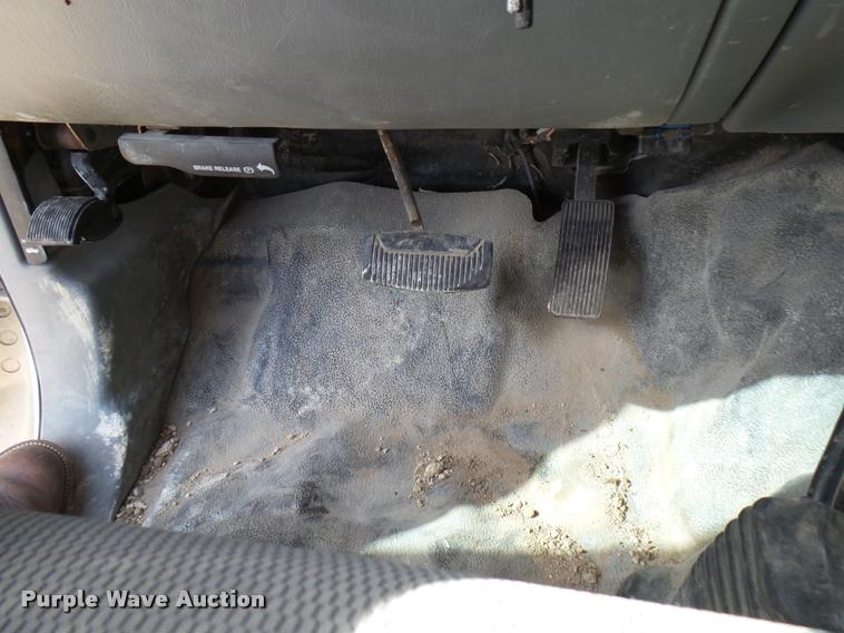 image for item DB2439 2007 Ford F550 Super Duty XL Crew Cab flatbed truck