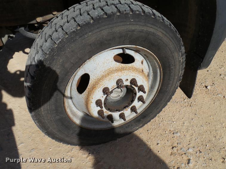 image for item DB2439 2007 Ford F550 Super Duty XL Crew Cab flatbed truck