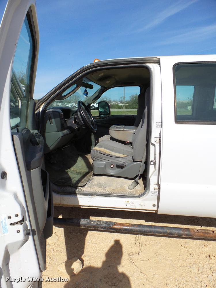 image for item DB2450 2004 Ford F550 Crew Cab truck cab and chassis