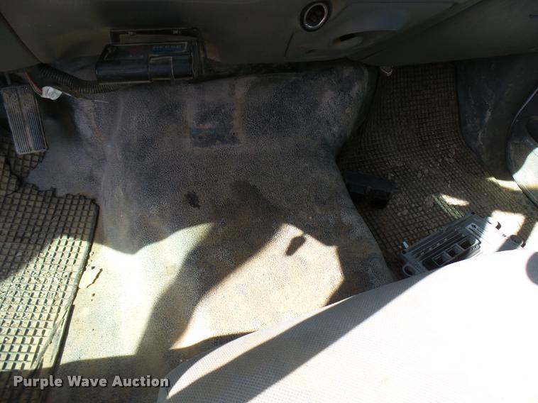 image for item DB2450 2004 Ford F550 Crew Cab truck cab and chassis