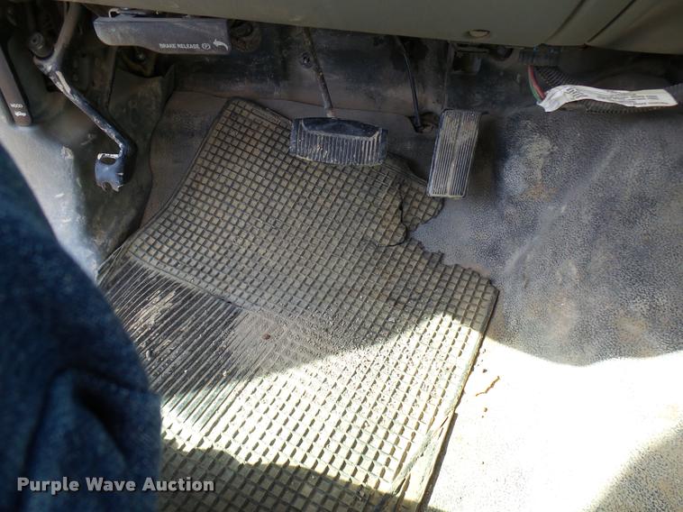 image for item DB2450 2004 Ford F550 Crew Cab truck cab and chassis