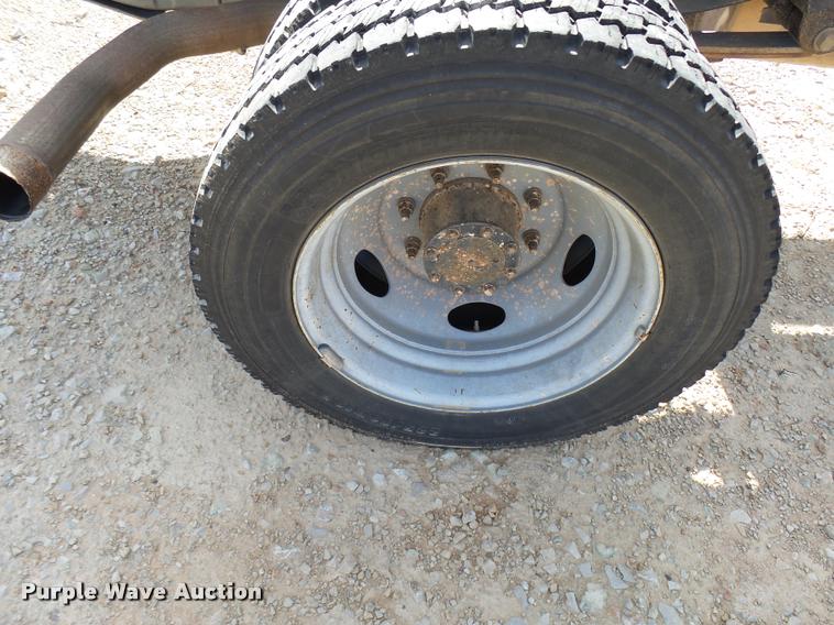 image for item DB2450 2004 Ford F550 Crew Cab truck cab and chassis