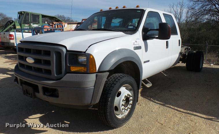 image for item DB2451 2005 Ford F550 Crew Cab truck cab and chassis