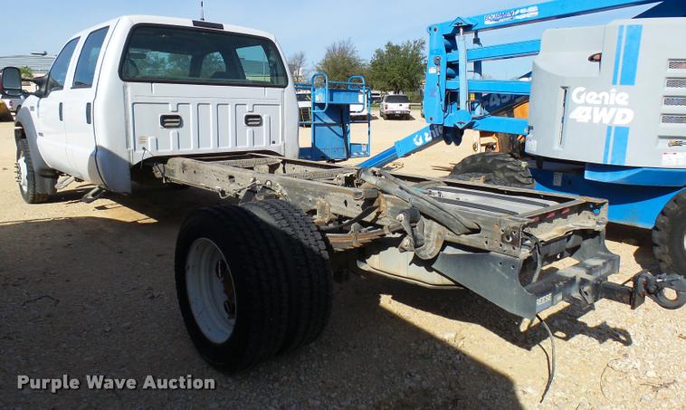 image for item DB2451 2005 Ford F550 Crew Cab truck cab and chassis