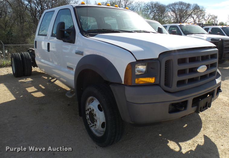 image for item DB2451 2005 Ford F550 Crew Cab truck cab and chassis