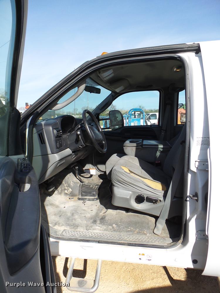 image for item DB2451 2005 Ford F550 Crew Cab truck cab and chassis
