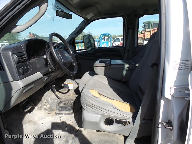 image for item DB2451 2005 Ford F550 Crew Cab truck cab and chassis