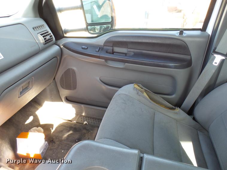 image for item DB2451 2005 Ford F550 Crew Cab truck cab and chassis