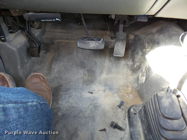 image for item DB2451 2005 Ford F550 Crew Cab truck cab and chassis