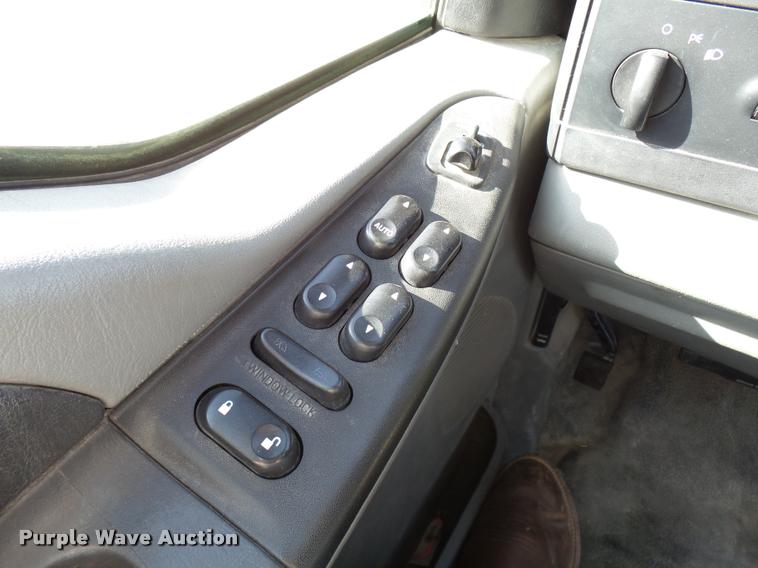 image for item DB2451 2005 Ford F550 Crew Cab truck cab and chassis