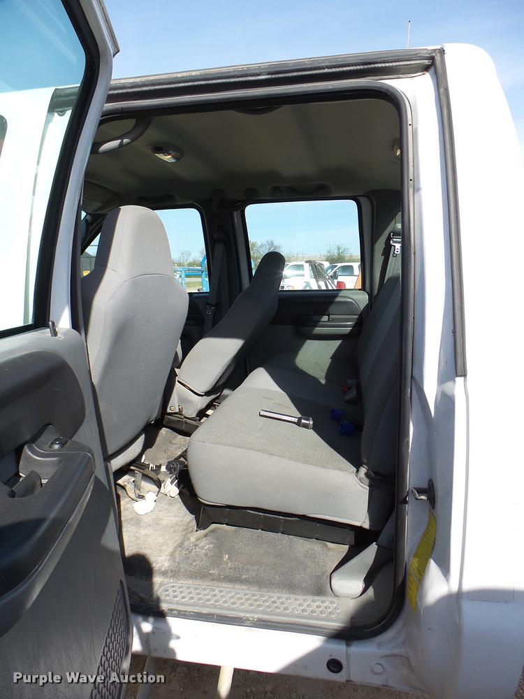 image for item DB2451 2005 Ford F550 Crew Cab truck cab and chassis