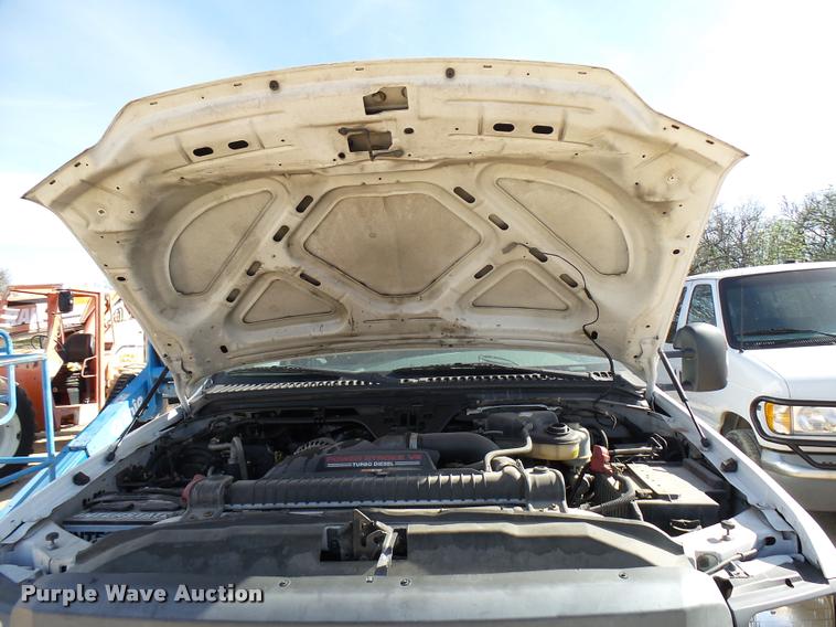 image for item DB2451 2005 Ford F550 Crew Cab truck cab and chassis