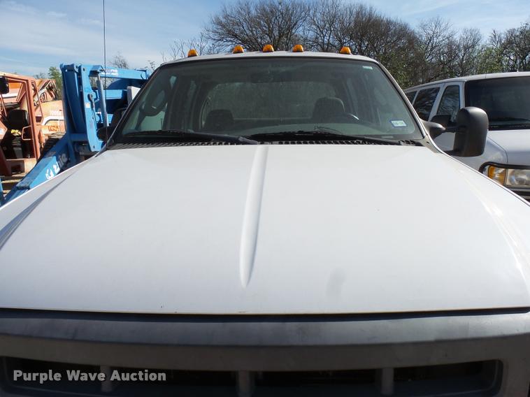 image for item DB2451 2005 Ford F550 Crew Cab truck cab and chassis