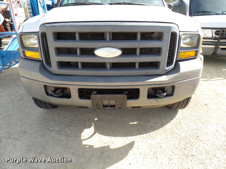 image for item DB2451 2005 Ford F550 Crew Cab truck cab and chassis
