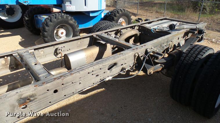 image for item DB2451 2005 Ford F550 Crew Cab truck cab and chassis
