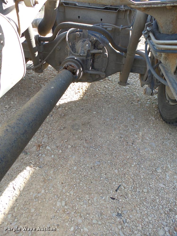 image for item DB2451 2005 Ford F550 Crew Cab truck cab and chassis