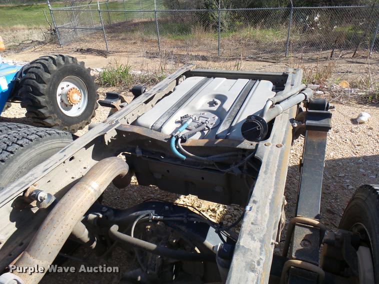 image for item DB2451 2005 Ford F550 Crew Cab truck cab and chassis