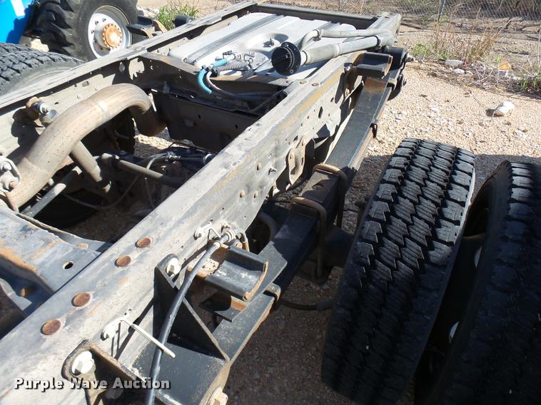 image for item DB2451 2005 Ford F550 Crew Cab truck cab and chassis