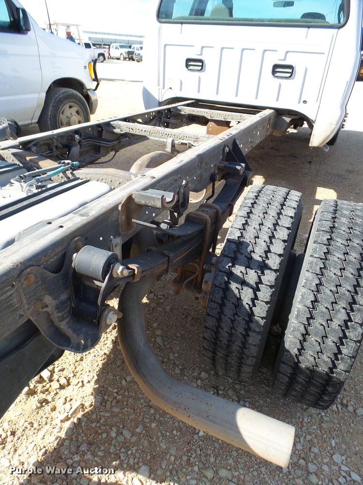 image for item DB2451 2005 Ford F550 Crew Cab truck cab and chassis