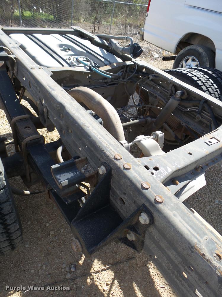 image for item DB2451 2005 Ford F550 Crew Cab truck cab and chassis