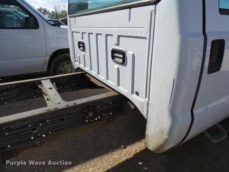 image for item DB2451 2005 Ford F550 Crew Cab truck cab and chassis