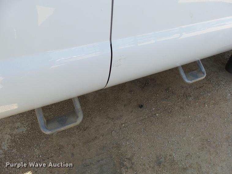 image for item DB2451 2005 Ford F550 Crew Cab truck cab and chassis