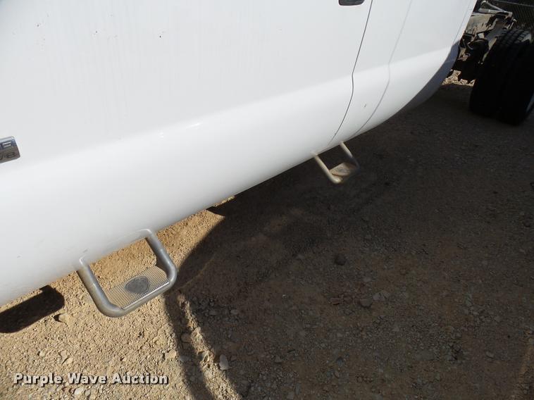 image for item DB2451 2005 Ford F550 Crew Cab truck cab and chassis