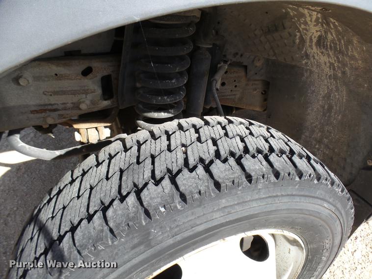 image for item DB2451 2005 Ford F550 Crew Cab truck cab and chassis