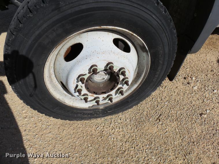 image for item DB2451 2005 Ford F550 Crew Cab truck cab and chassis