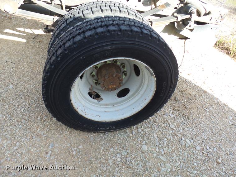 image for item DB2451 2005 Ford F550 Crew Cab truck cab and chassis