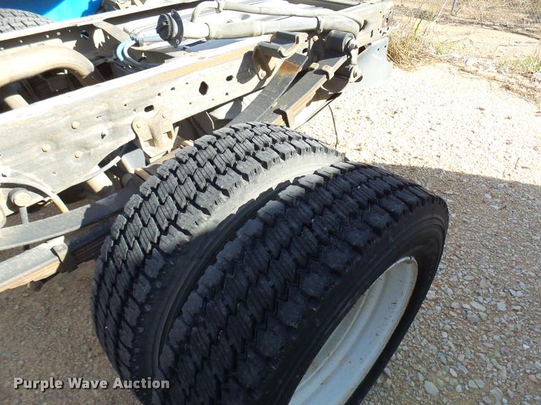image for item DB2451 2005 Ford F550 Crew Cab truck cab and chassis